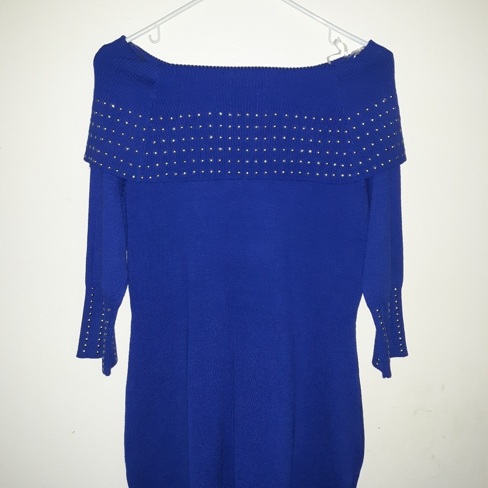Questions Blue swoop neck sweater. - Picture 4 of 5